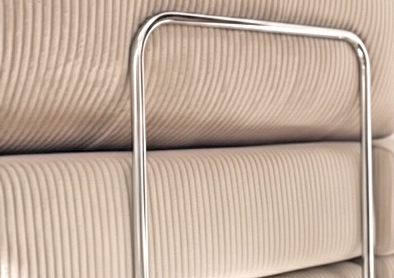 Lounger Schlafsofa Alsterdüne hat Stahlbügel zum Halten der Armlehnen